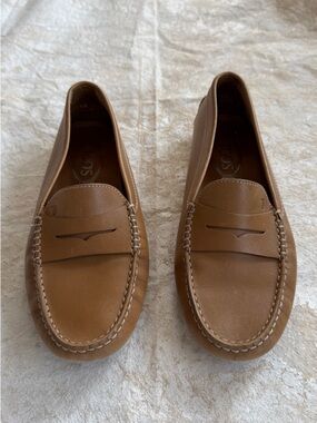 Tods Gommino Leather Loafers